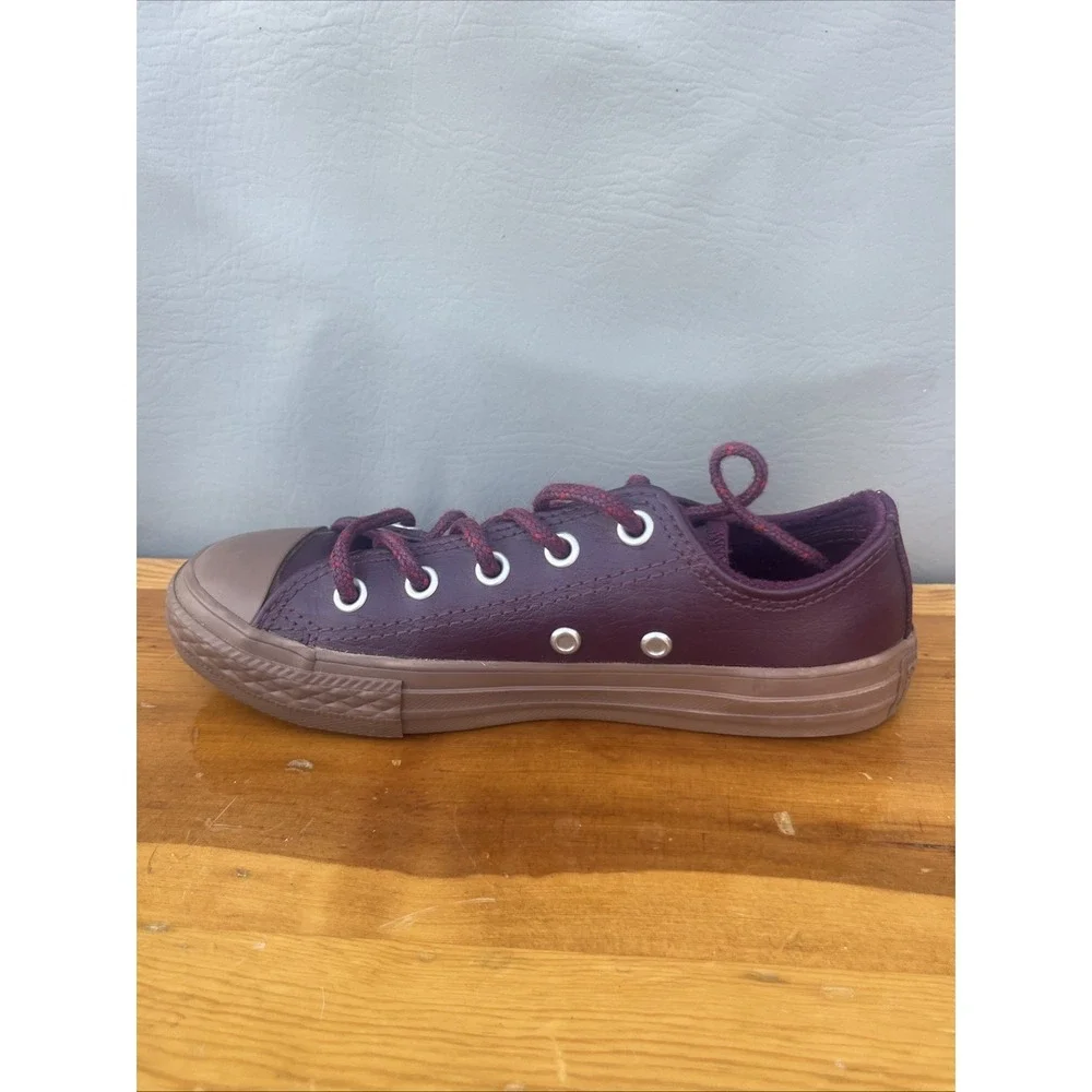 Converse leather youth sneakers